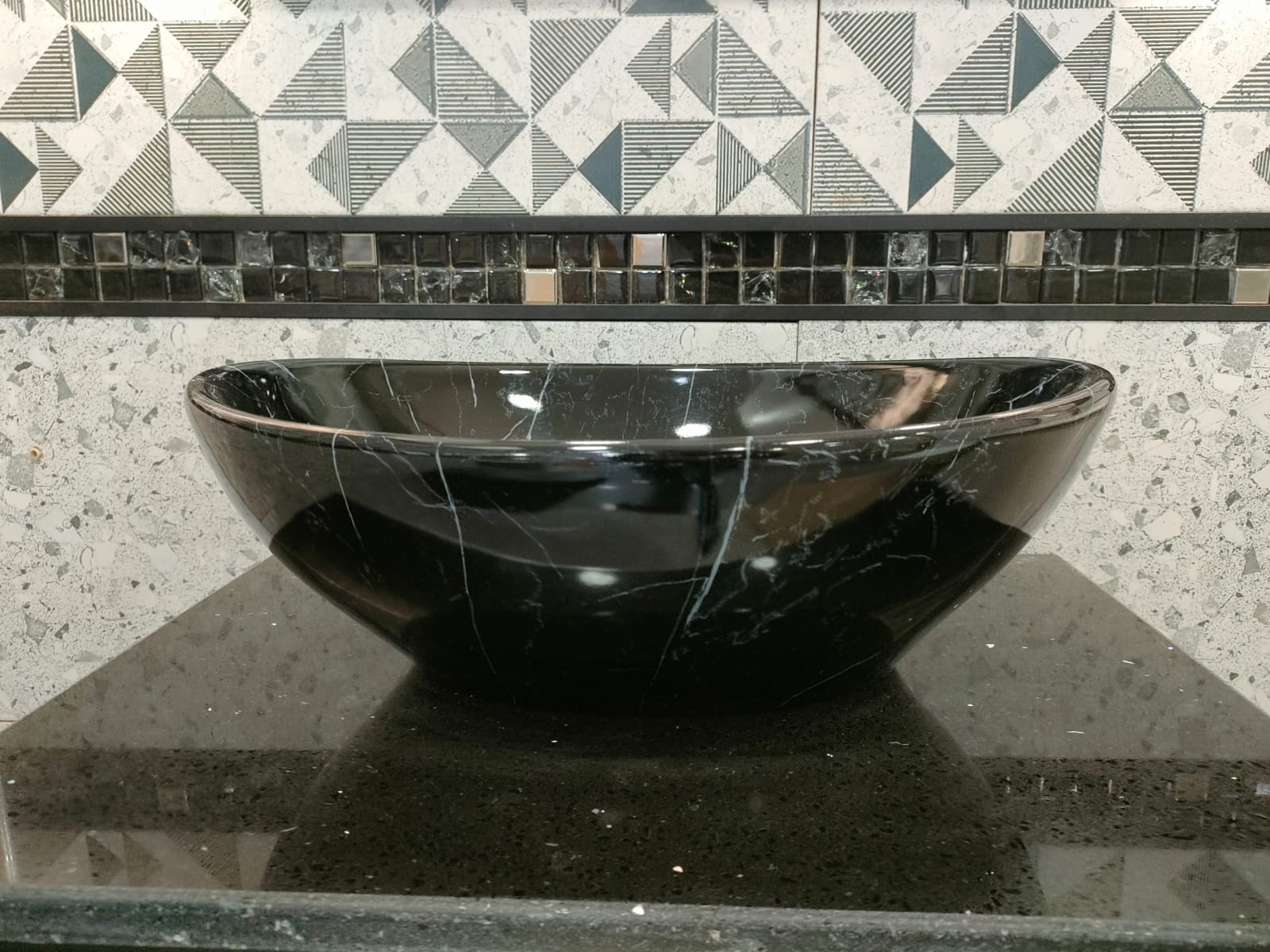 Vasque noire D9020-2